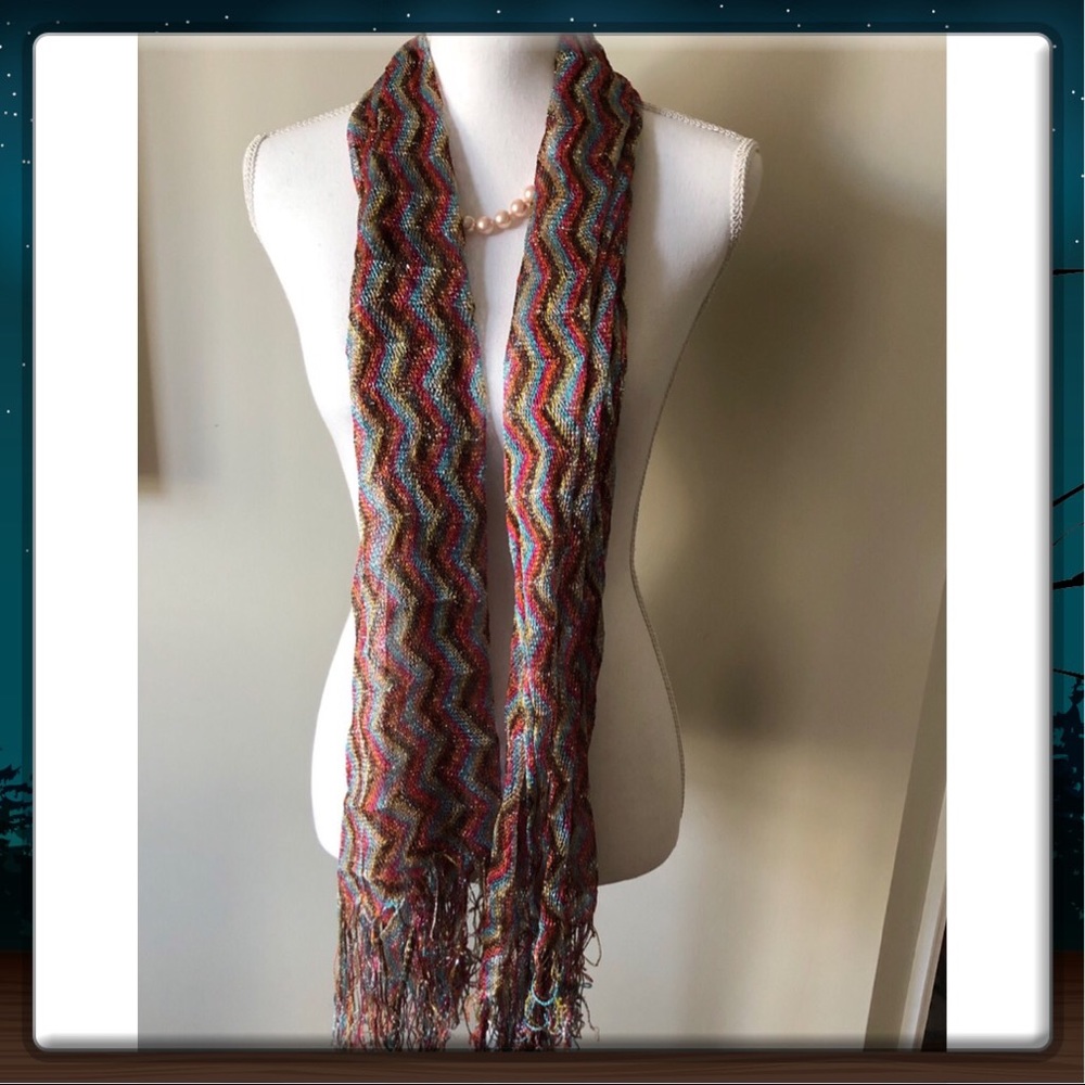 ⬇️MULTI-COLORED ZIG ZAG ACCENT SCARF WITH FRINGES
